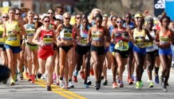 Участники Бостонского марафона 2017 года