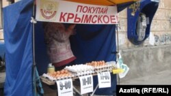 Урмада йомыркалар сатучы