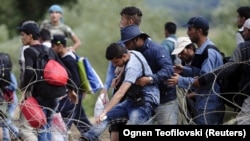 فیصل: رئیس اجرائیه افغانستان گفته است که روند برگشت مهاجرین باید اجباری نباشد.