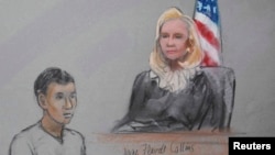 Подсудимый Азамат Тажаяков. Рисунок сделан в суде в Бостоне 1 мая 2013 года.
