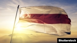 Бел-чырвона-белы сьцяг.