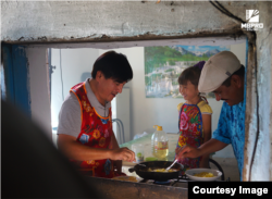 "Ата" тасмасынын бир кадр.