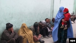 متخصصان نسایی ولادی هشدار می‌دهند که عدم دسترسی به خدمات صحی می‌تواند خطر مرگ‌ومیر مادران و معیوبیت دماغی کودکان را افزایش دهد.