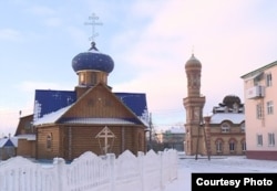 5нче колониядә мәчет тә, чиркәү дә бар