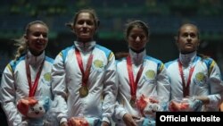 Кыз-келиндер арасында 4х100 метрге эстафеталык жарышта казакстандык жеңил атлетчилер алтын медалдын ээси болушту. 12-июль, 2015-ж. Кванжу шаары.