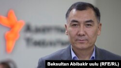 Равшан Жээнбеков.
