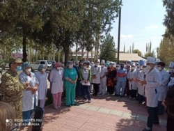 Сотрудники Ала-Бука Ала-Букинской территориальной больницы, 6 апреля 2020 г.