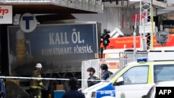 Полиция на месте теракта в центре Стокгольма.