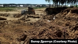 Від на месца раскопак з панарамай вуліцы Савецкай. 8 чэрвеня 2018