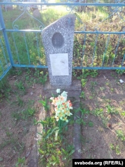 Помнік маці Быкава ў Бычках