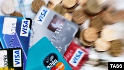 Орусия Батыш мамлекеттеринин кредиттик карталарын колдонууну азайтууну көздөп жатат.
