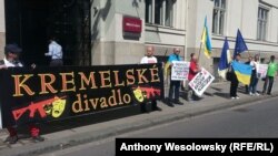 Протест чеських активістів з руху «Капутін»