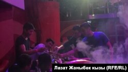 Посетители ночных клубов