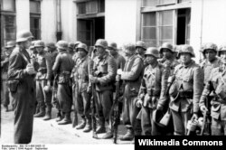 111-ci batalyonun azərbaycanlı əsgərləri Varşava üsyanı zamanı, 1944