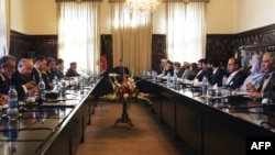 منصور: در گذشته مقامات بخاطر این‎که مخالفین خود را تحت فشار قرار دهند، آن‎ها را به ترتیب دوسیه فساد اداری تهدید می‎کردند.