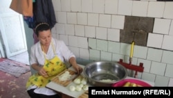 Бала бакчадагы тамак жасоо учуру.