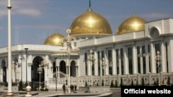 Мәдәният сарае янына гади халык якын килә алмый, урамнар буш