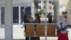 Diňle: Türkmenistanda howa gyzýar, çagalary öýden çykarmazlyk maslahat berilýär, daşarda işleýänler kösenýär