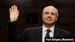 Уильям Браудер приносит клятву перед дачей показаний в Сенате - на слушаниях по "российскому досье" (Вашингтон, 27 июля 2017 г.)