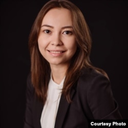 Элина Каракулова.