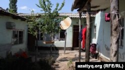 Во дворе дома Рахимы Гияевой. Шымкент, 11 сентября 2017 года.