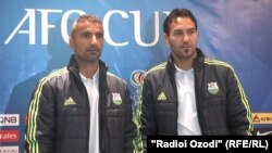 Фалаҳ Ҳасан (аз чап)