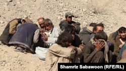تعدادی از افراد معتاد در گوشه یی از شهر کابل