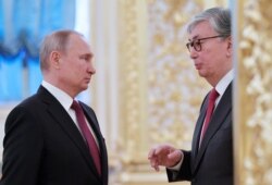 Президент России Владимир Путин и президент Казахстана Касым-Жомарт Токаев (справа).