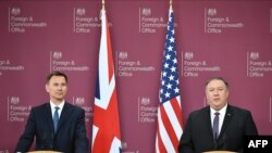 جرمی هنت وزیر خارجه بریتانیا در کنار مایک پومپیو