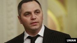 Одна з адвокаток Портнова Ганна Косінова телефоном сказала, що «не може ні спростувати, ні підтвердити інформацію»