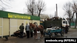 Жыхары Навабеліцы наводзяць парадак з карысьцю для сябе