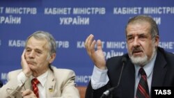 Мустафа Джемилев и Рефат Чубаров.