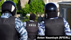 Qırımda Rusiye uquq qoruyıcıları. Nümüneviy fotoresim
