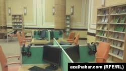 Mary welaýat kitaphanasynyň içi