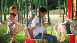 Diňle: Aşgabatda "Ertekiler dünýäsi" ýumrulýar