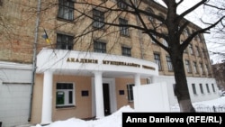 Belediye idare etme Akademiyasınıñ binası, şimdi anda Tavriya milliy universiteti yerleşe