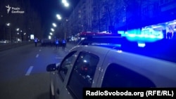 «Нацдружини» у супроводі правоохоронців