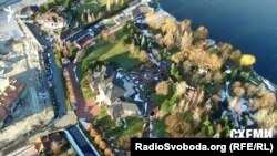 Маєток в елітному селищі Козин під Києвом, де прописаний банкір Микола Лагун