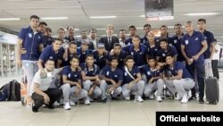 Тими мунтахаби Бангладеш дар фурудгоҳи Душанбе