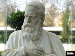 Омар Хайямдын айкели. Нишапур шаары, Иран.