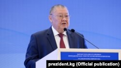 Токон Мамытов.