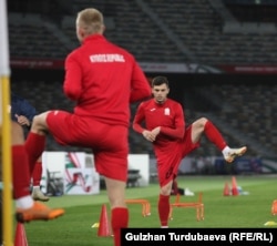 Антон Землянухин машыгуу учурунда. Абу-Даби шаары.