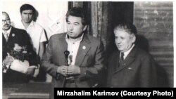 Чыңгыз Айтматов жана тажик акыны Мирзо Турсунзаде.1976-жыл.