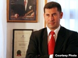 Синан Оган.