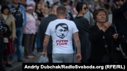 Учасник акції «Ні капітуляції» у Києві, 14 жовтня 2019 року