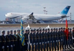 Airbus A340 с президентом Ирана Хасаном Роухани на борту приземляется в Москве. 2017 год.