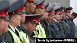 Милиция кызматкерлери.