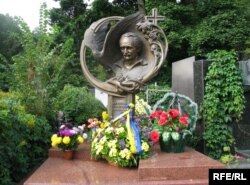 Магіла Вячаслава Чарнавола на Байкавых могілках