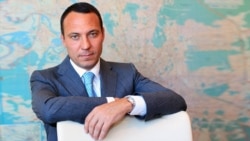 Заява Олександра Удодова (на фото), що він одружений із сестрою Мішустіна, з’явилася невдовзі після того, як повідомлення у ЗМІ, що він подарував їй дорогі земельні ділянки, викликали запитання щодо можливих порушень