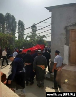 23 ýaşly Nadira Kadyrowa öz topragynda jaýlandy.